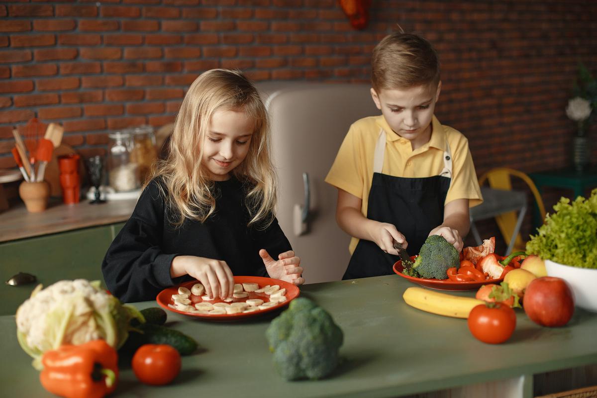 Que los niños cocinen su propia comida les ayuda a aprender
