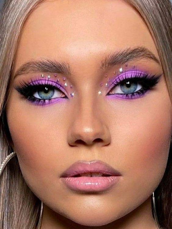 Maquillajes inspirados en el Very Peri