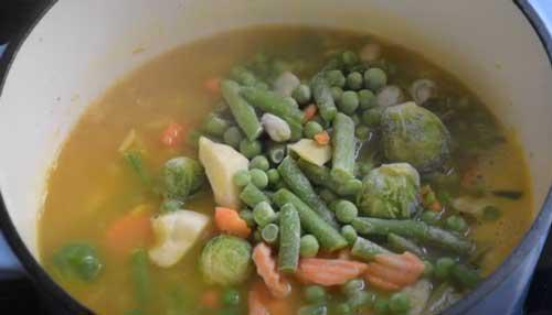 agregar verduras a la menestra de verduras con calamares