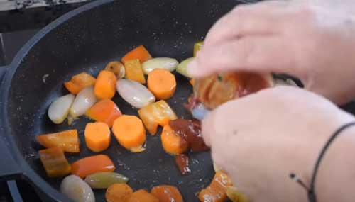 agregar tomate a pollo en salsa a mi manera