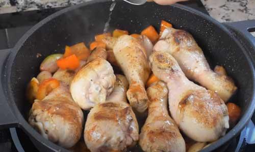 agregar vino al pollo en salsa a mi manera