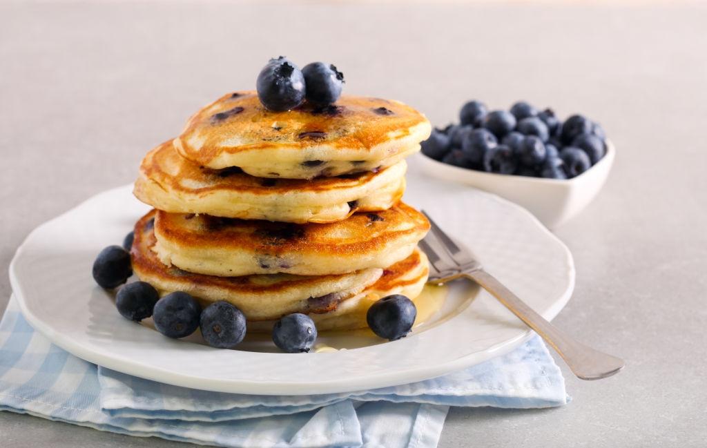 Pancakes de cereales y arándanos