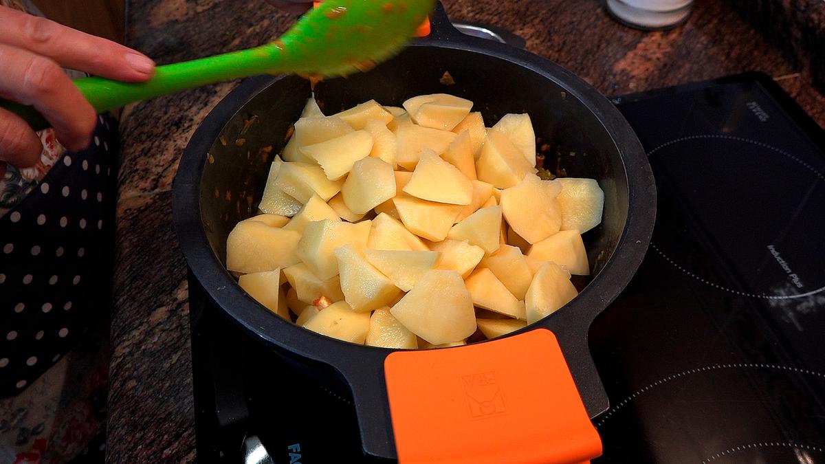 GUISO O ESTOFADO DE PATATAS (PAPAS) CON CHORIZO - Loli Domínguez - Foto 10