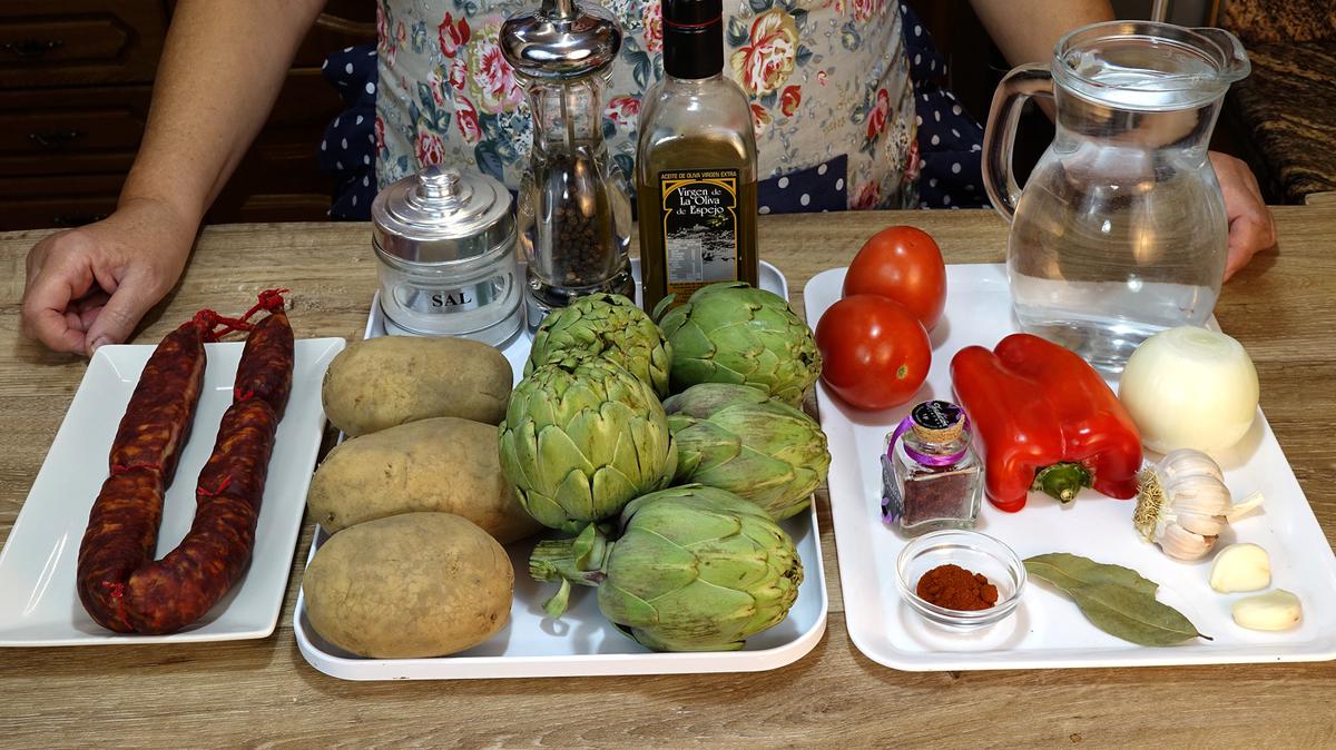 GUISO O ESTOFADO DE PATATAS (PAPAS) CON CHORIZO - Loli Domínguez - Foto 1