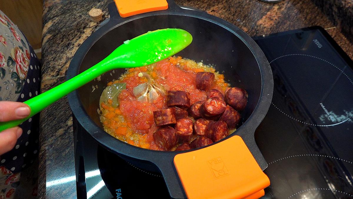 GUISO O ESTOFADO DE PATATAS (PAPAS) CON CHORIZO - Loli Domínguez - Foto 8