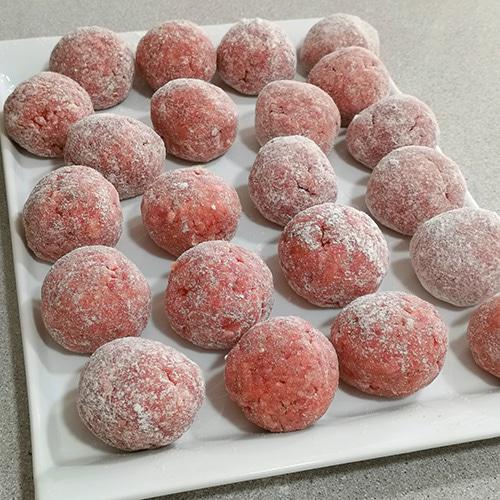 Albóndigas de foie con salsa de ron - albóndigas con forma