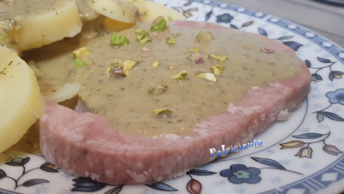 Atún con salsa de pistacho