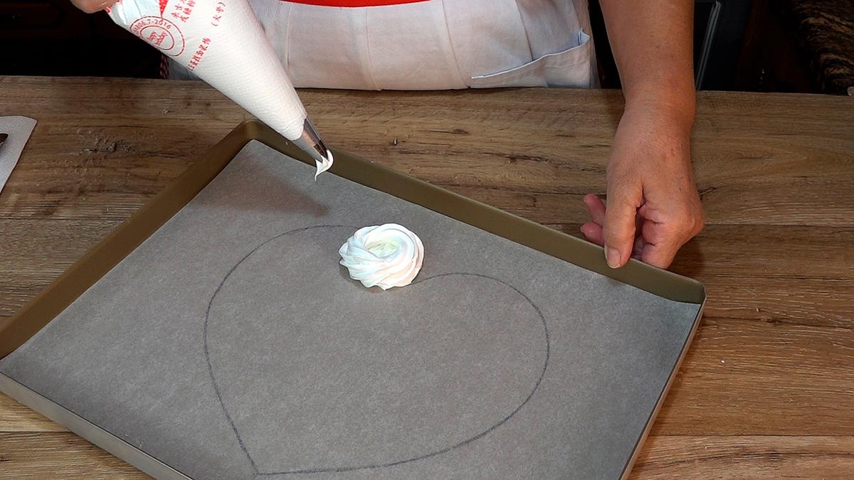 TARTA ESPECIAL SAN VALENTÍN 2022 DE MERENGUE Y LIMÓN - Loli Domínguez - Foto 10