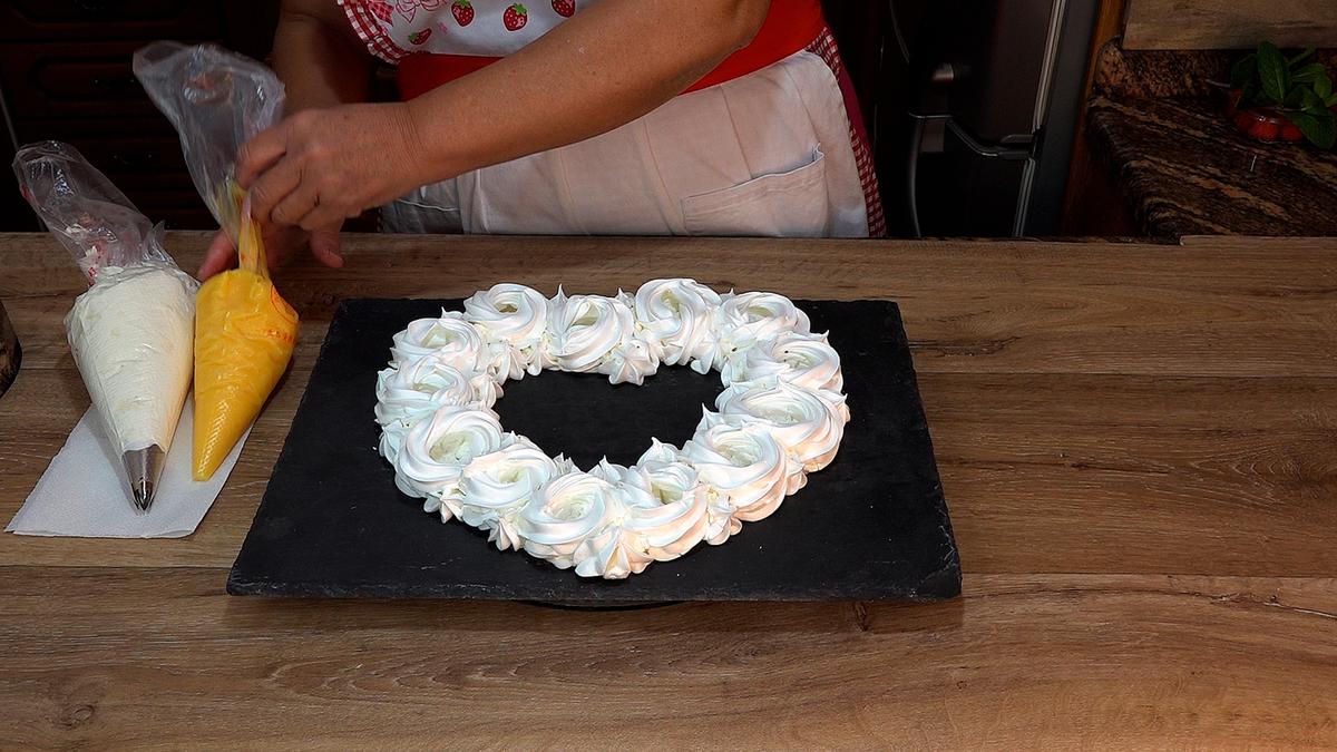 TARTA ESPECIAL SAN VALENTÍN 2022 DE MERENGUE Y LIMÓN - Loli Domínguez - Foto 19