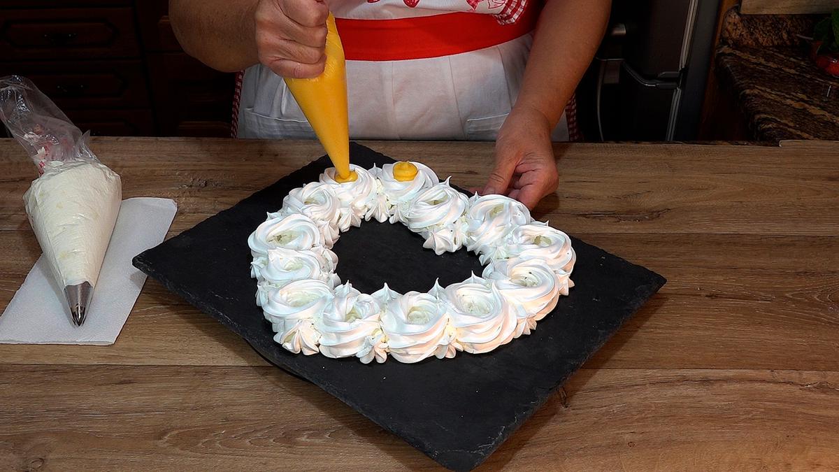 TARTA ESPECIAL SAN VALENTÍN 2022 DE MERENGUE Y LIMÓN - Loli Domínguez - Foto 20