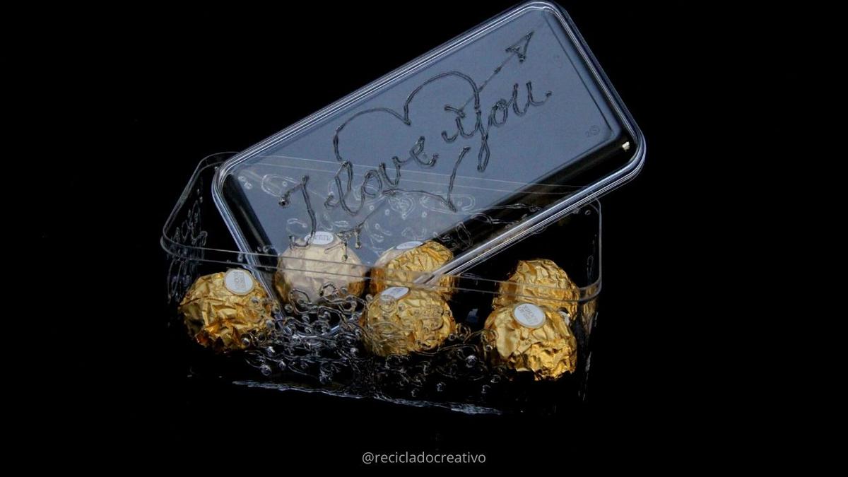 Técnica de pirografiado en plástico - reciclando caja de bombones