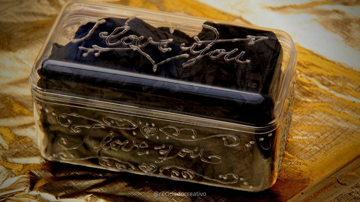 Técnica de pirografiado en plástico - reciclando caja de bombones