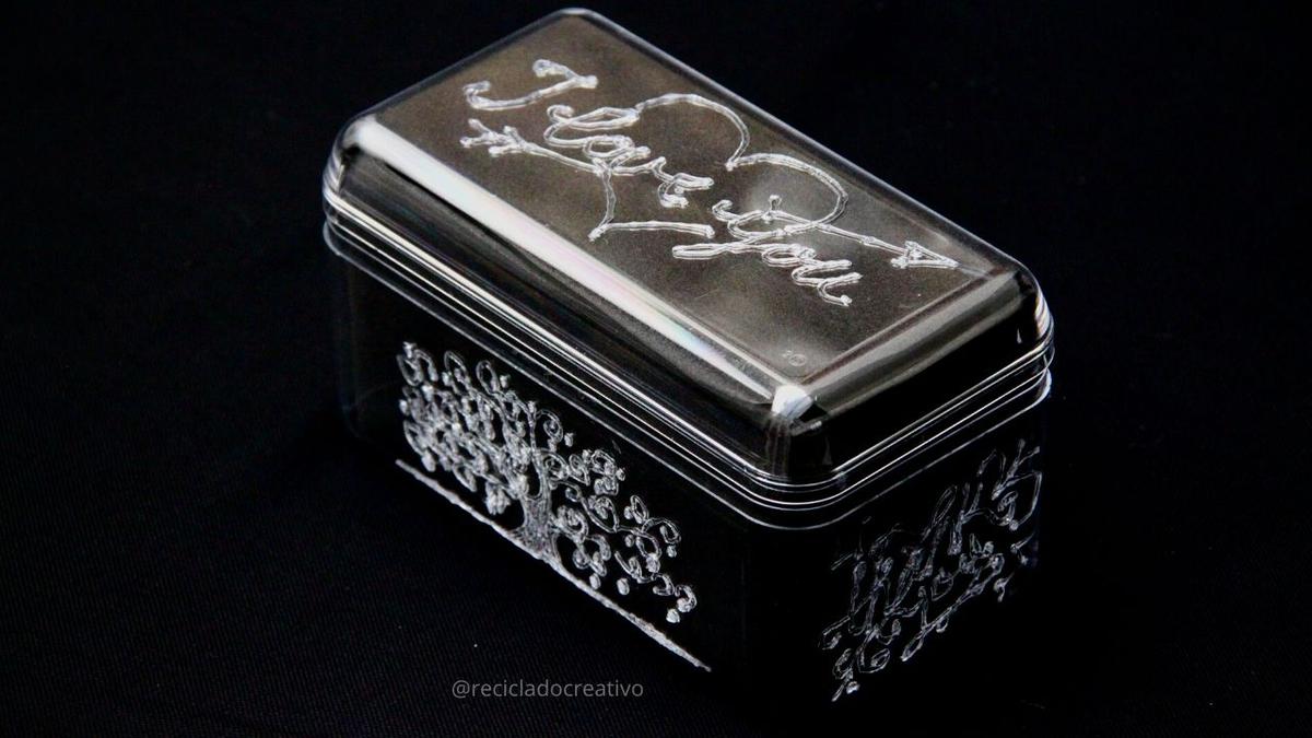 Técnica de pirografiado en plástico - reciclando caja de bombones