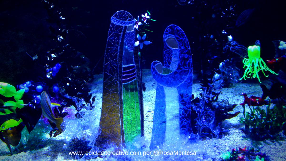 Belén sumergido hecho reciclando botellas de plástico