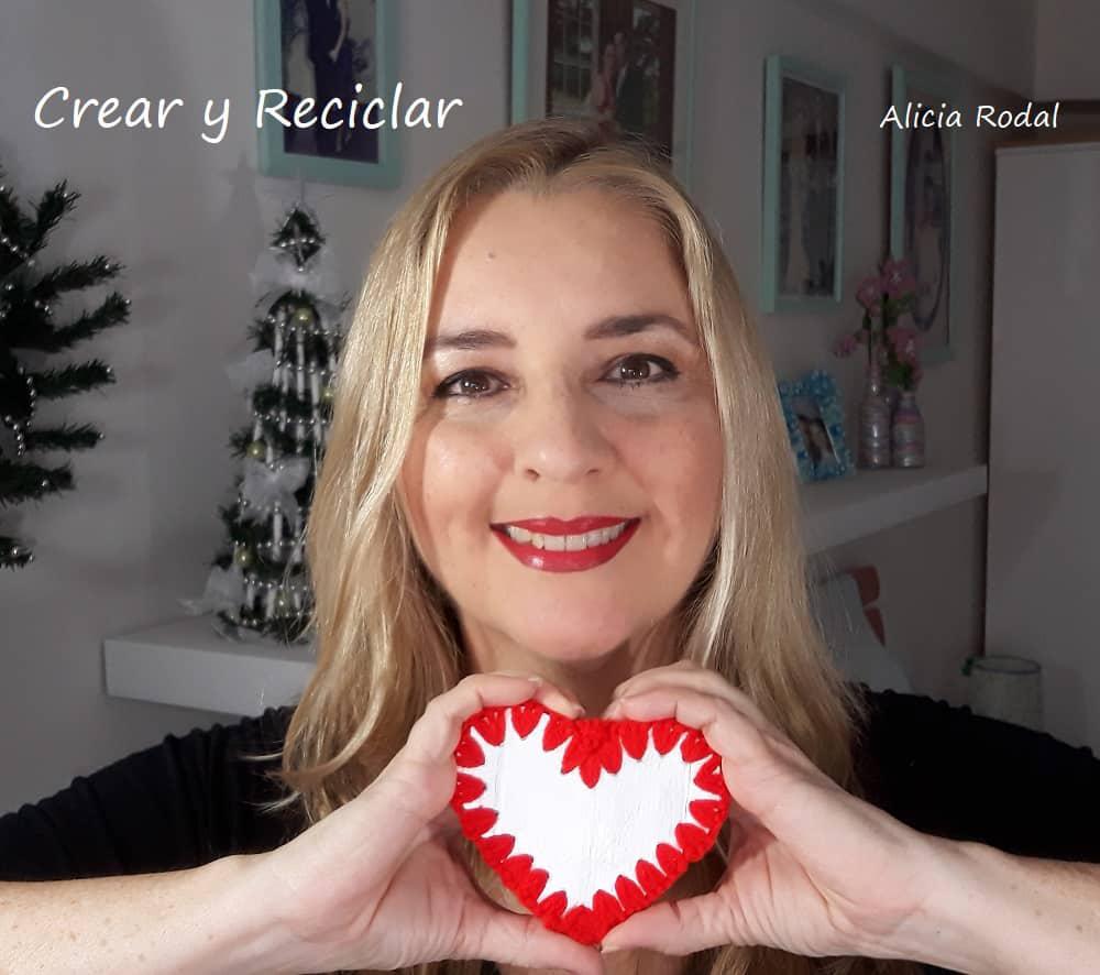 Más de 30 ideas de manualidades hechas con amor para regalar, para vender, el día de los enamorados o cualquier celebración especial, como el día de la madre, Navidad, cumpleaños, aniversarios, bodas. Regalos hechos con amor y a mano Diy.