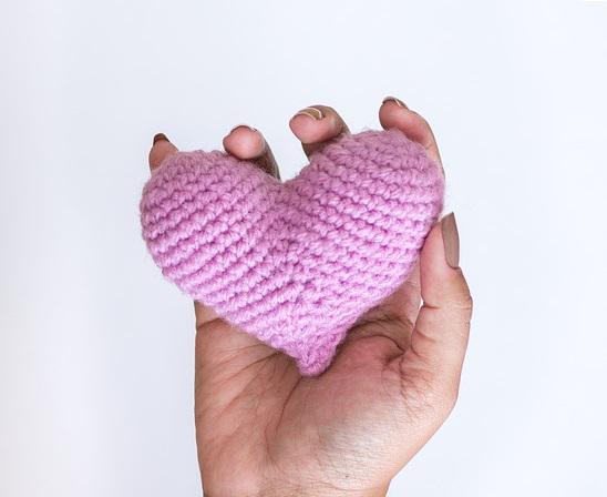 Más de 30 ideas de manualidades hechas con amor para regalar, para vender, el día de los enamorados o cualquier celebración especial, como el día de la madre, Navidad, cumpleaños, aniversarios, bodas. Regalos hechos con amor y a mano Diy.