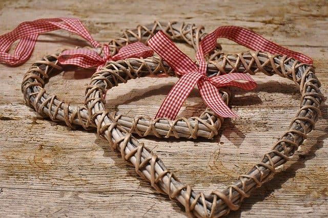 Más de 30 ideas de manualidades hechas con amor para regalar, para vender, el día de los enamorados o cualquier celebración especial, como el día de la madre, Navidad, cumpleaños, aniversarios, bodas. Regalos hechos con amor y a mano Diy.