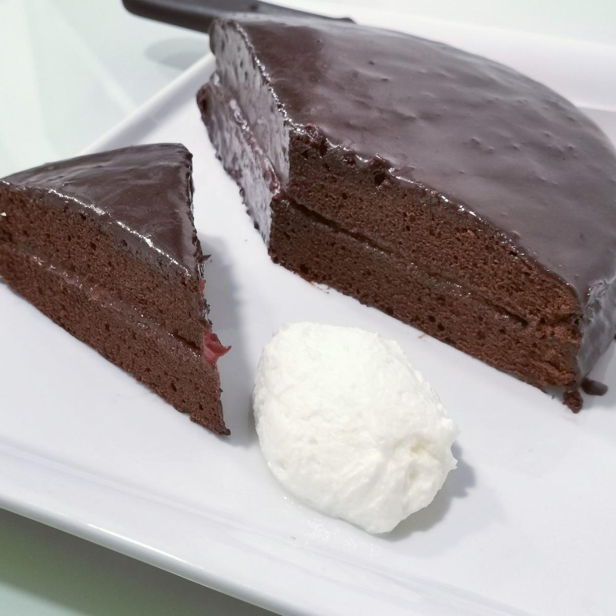 Tarta de chocolate con mermelada de higos