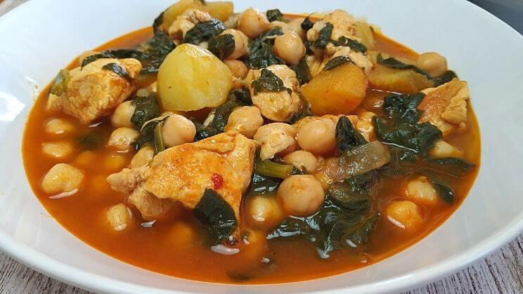 Garbanzos con pollo y espinacas