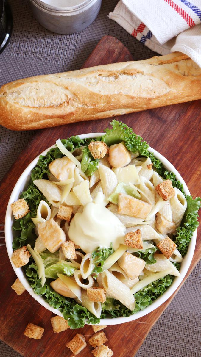 ensalada caesar pollo aderezo croutons