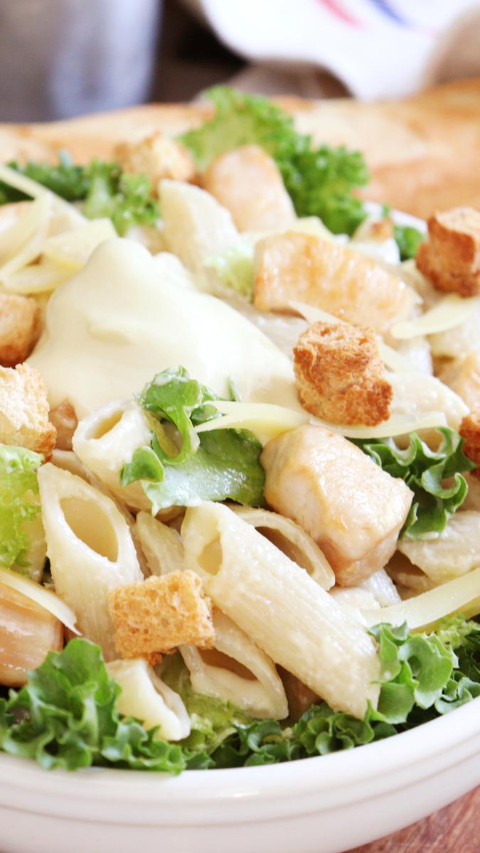 ensalada caesar pollo aderezo croutons