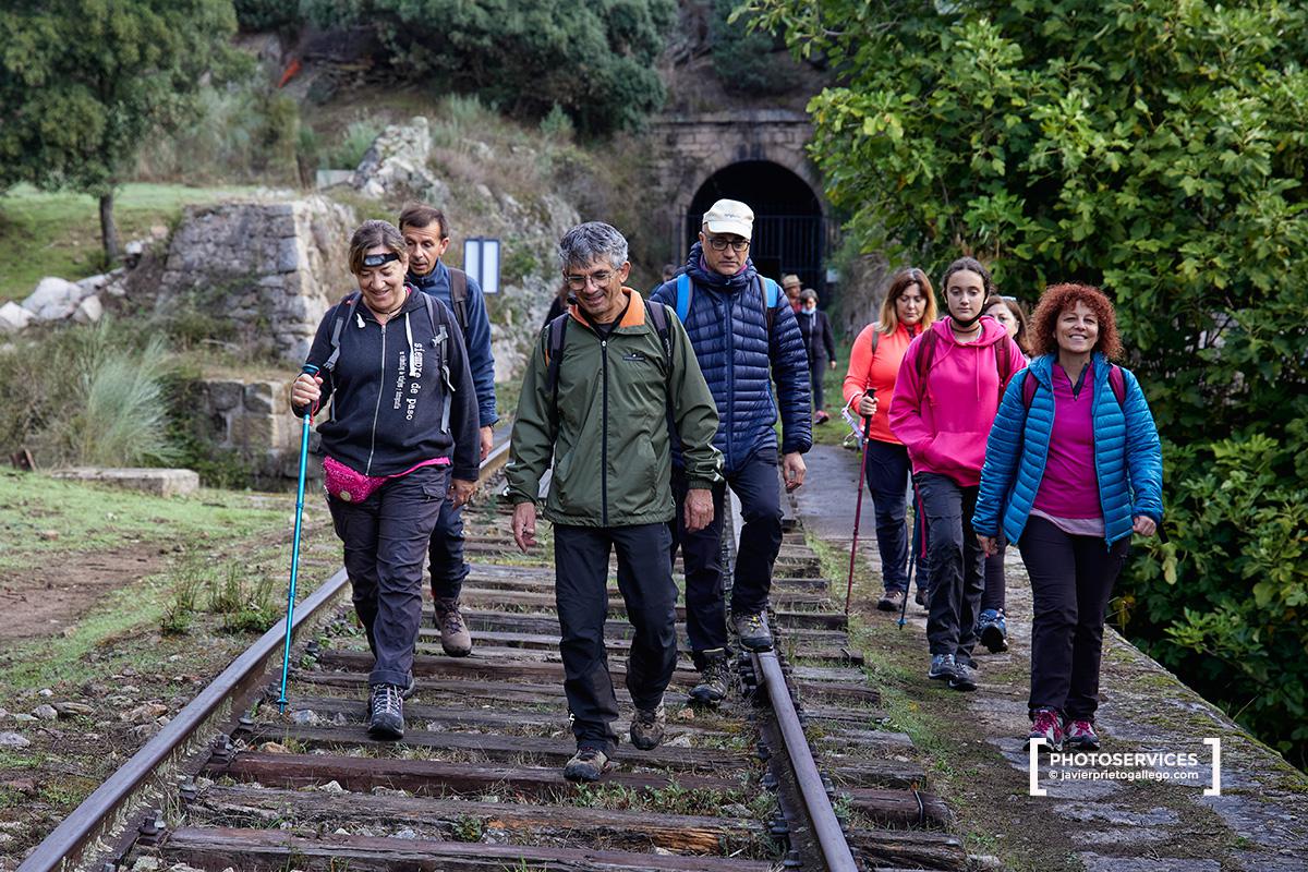 Senderistas en el Camino de Hierro. Arribes del Duero. Salamanca. Castilla y León. España. © Javier Prieto Gallego