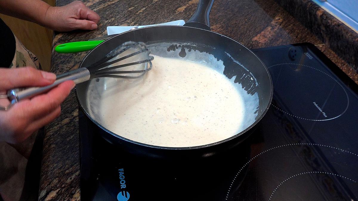 CREPES RELLENOS DE POLLO Y CHAMPIÑONES CON BECHAMEL, MUY TIERNOS Y JUGOSOS - Loli Domínguez - Foto 16