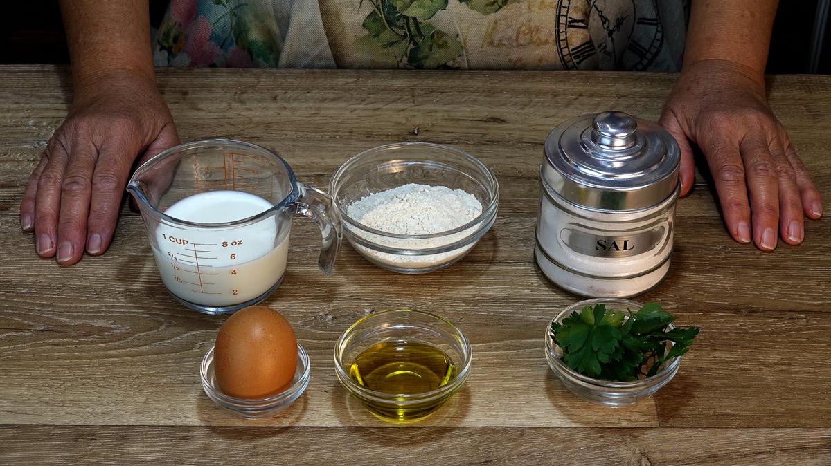 CREPES RELLENOS DE POLLO Y CHAMPIÑONES CON BECHAMEL, MUY TIERNOS Y JUGOSOS - Loli Domínguez - Foto 1