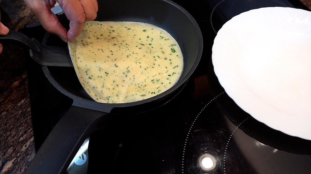 CREPES RELLENOS DE POLLO Y CHAMPIÑONES CON BECHAMEL, MUY TIERNOS Y JUGOSOS - Loli Domínguez - Foto 5