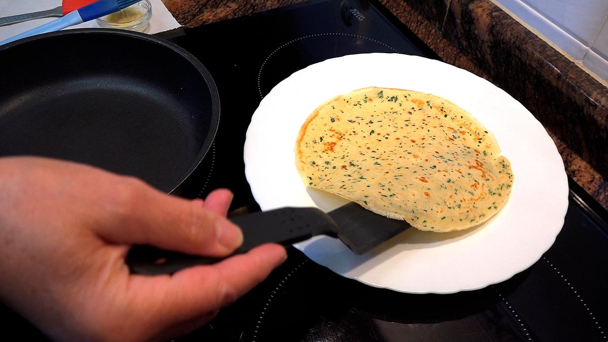 CREPES RELLENOS DE POLLO Y CHAMPIÑONES CON BECHAMEL, MUY TIERNOS Y JUGOSOS - Loli Domínguez - Foto 6