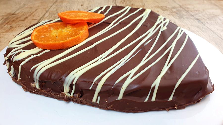 corazón de chocolate relleno de naranja. especial san valentin