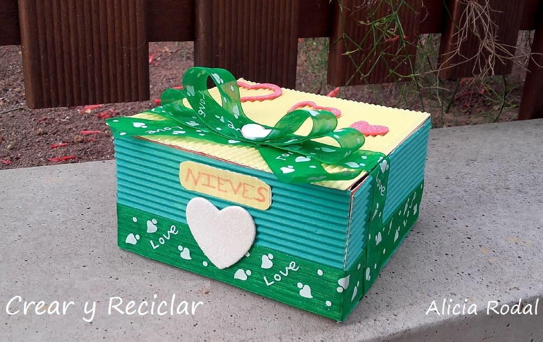 Si te gusta hacer manualidades en casa, en familia y no te quieres gastar mucho dinero, en esta publicación te muestro 20 ideas creativas que puedes hacer sin gastar dinero, y a los peques de la casa le encantará. Diy.