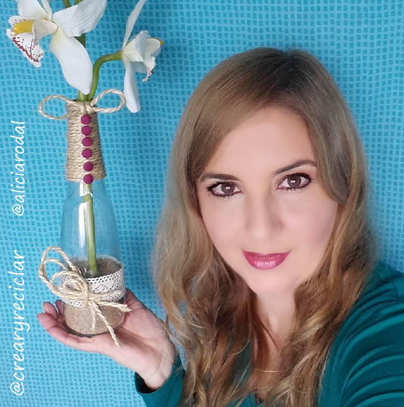 Si te gusta hacer manualidades en casa, en familia y no te quieres gastar mucho dinero, en esta publicación te muestro 20 ideas creativas que puedes hacer sin gastar dinero, y a los peques de la casa le encantará. Diy.