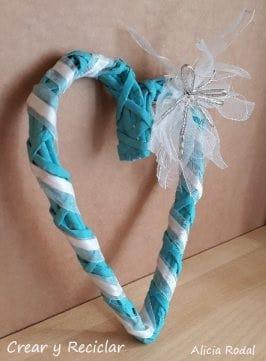 Si te gusta hacer manualidades en casa, en familia y no te quieres gastar mucho dinero, en esta publicación te muestro 20 ideas creativas que puedes hacer sin gastar dinero, y a los peques de la casa le encantará. Diy.