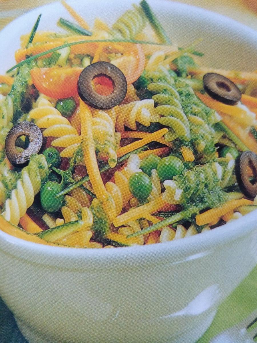 Ensalada de pasta y guisantes frescos