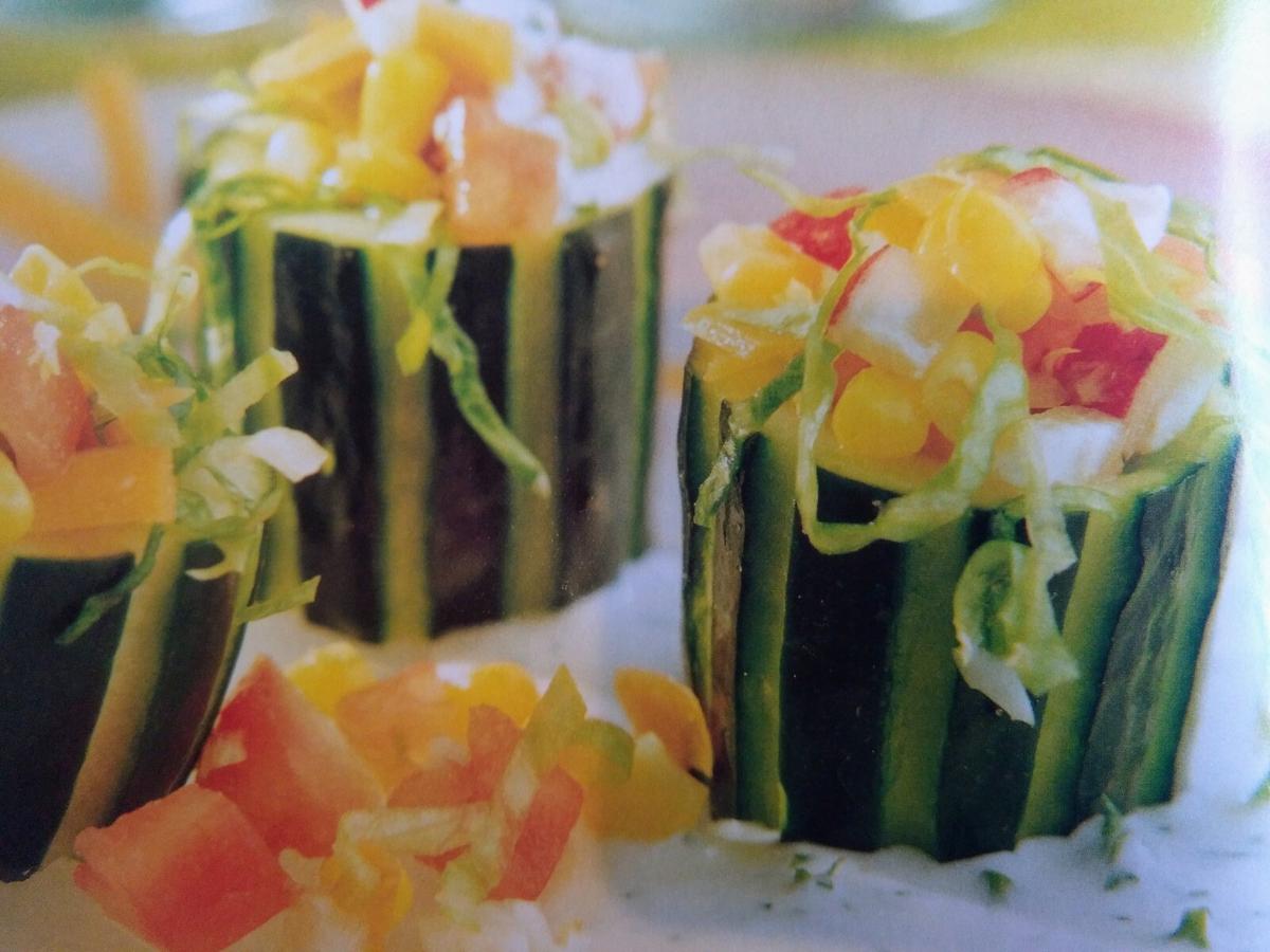 Ensalada de pepino con relleno de yogur
