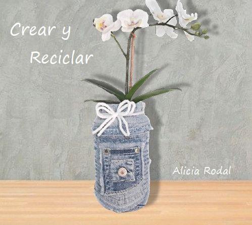 Enseñar a nuestros hijos desde muy pequeños a hacer manualidades es motivar su imaginación y creatividad, y si además lo hacemos con materiales reciclados mucho mejor, ya que de esta forma también le estamos enseñando a reutilizar para cuidar de nuestro hermoso planeta.