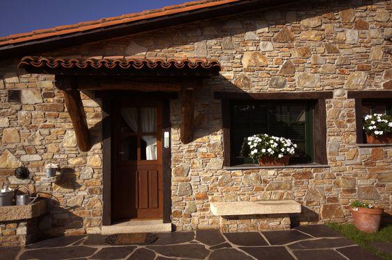 Fachadas rústicas con cantera y teja