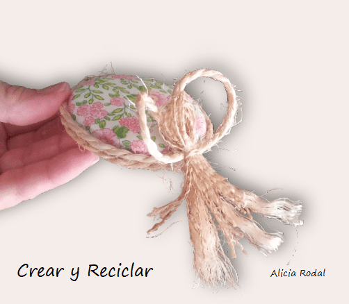 En este tutorial te mostraré algunas sencillas y fáciles ideas de manualidades que puedes hacer con botellas o frascos de vidrio o cristal Diy