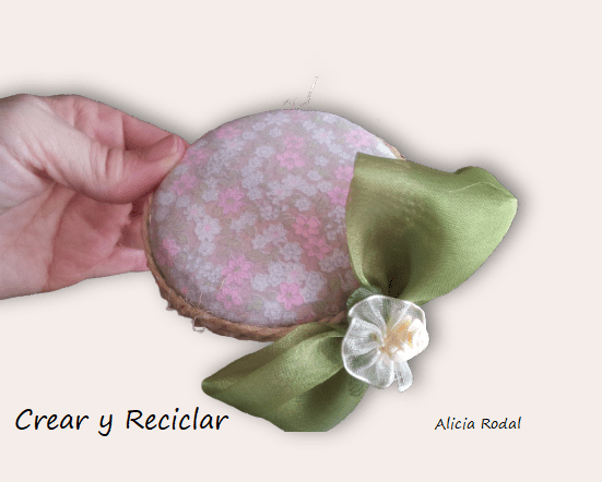 En este tutorial te mostraré algunas sencillas y fáciles ideas de manualidades que puedes hacer con botellas o frascos de vidrio o cristal Diy