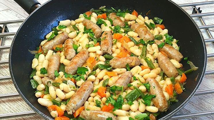 Alubias con verduras y salchichas