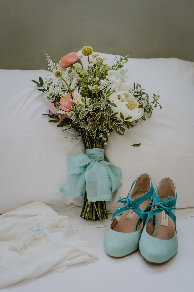 ZAPATOS DE NOVIA AZULES,boda con sabor a italia, boda a la italiana, destination wedding spain, wedding planner Madrid