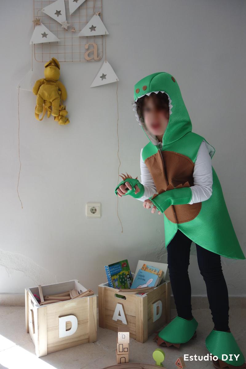 diy como hacer disfraz dinosaurio niños