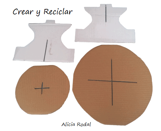 ¿Quieres aprender a hacer un práctico, útil y elegante pedestal para decorar tus mesas de una manera original y creativa, pero sin gastar mucho dinero? Pues mira cómo se hace con unas simples cajas de cartón.