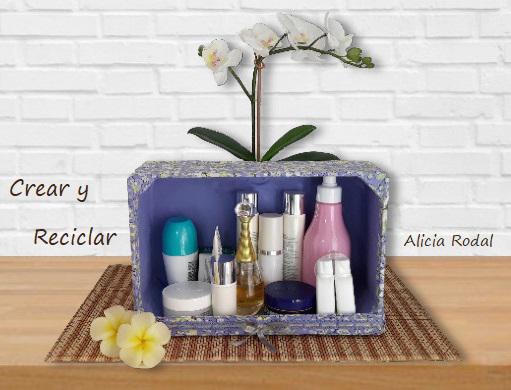 La decoración del baño no tiene por qué estar reñida con la funcionalidad y la utilidad, al mismo tiempo que debe estar unida con la conciencia de cuidar del medio ambiente. Es por eso que es esta publicación quiero mostrar 6 ideas útiles, prácticas y al mismo tiempo decorativas, pero todo hecho a mano y con materiales reciclados.