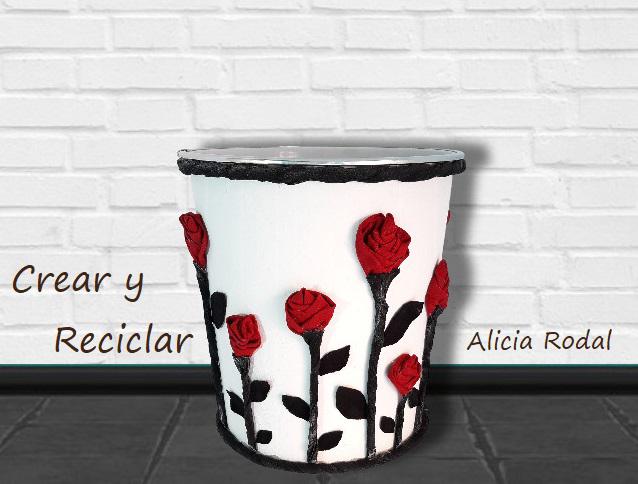 La decoración del baño no tiene por qué estar reñida con la funcionalidad y la utilidad, al mismo tiempo que debe estar unida con la conciencia de cuidar del medio ambiente. Es por eso que es esta publicación quiero mostrar 6 ideas útiles, prácticas y al mismo tiempo decorativas, pero todo hecho a mano y con materiales reciclados.