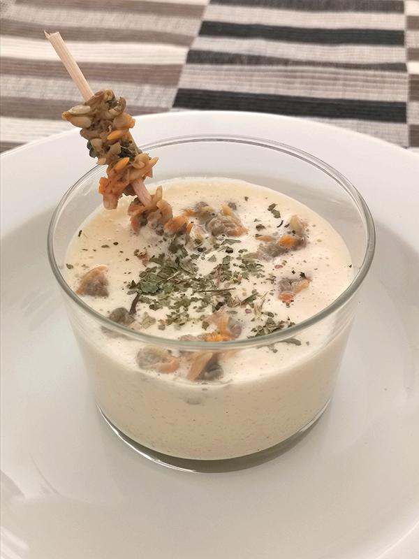 Crema de espárragos y berberechos con Thermomix - Idea de presentación