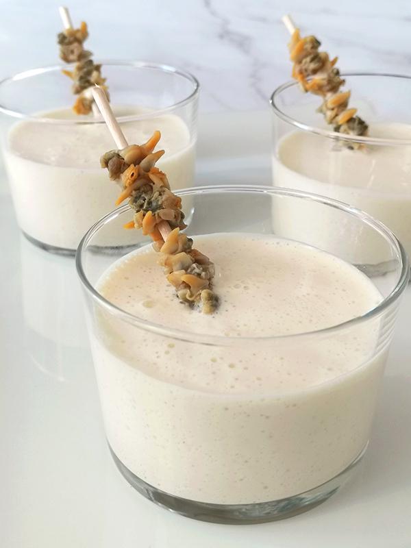 Crema de espárragos y berberechos con Thermomix - Primer plano