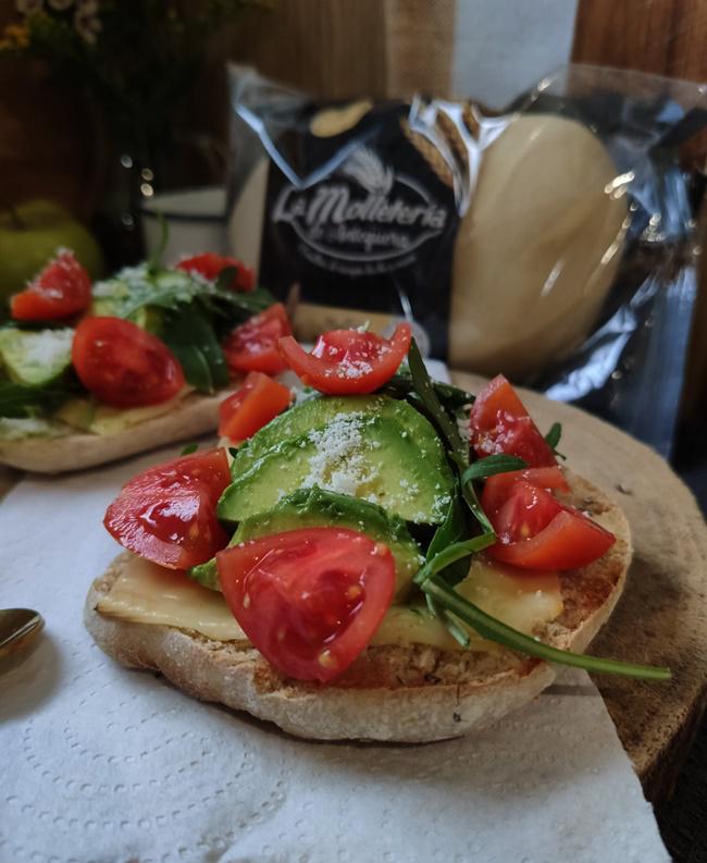 Cómo hacer el mejor desayuno con los molletes de Antequera