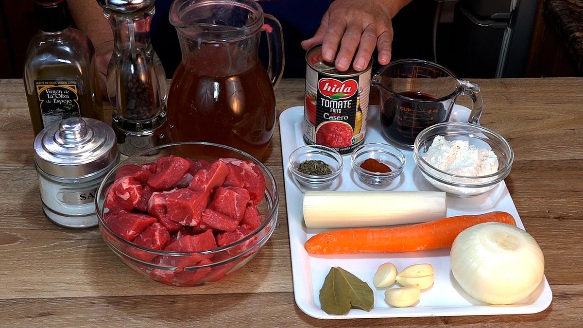 CARNE DE TERNERA (RES) EN SALSA, RECETA TRADICIONAL - Loli Domínguez - Foto 1